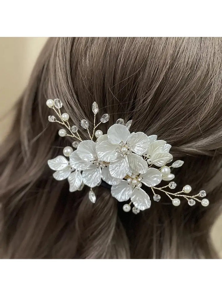 Peigne à Cheveux Mariage Fleurs Blanches – Élégance Florale