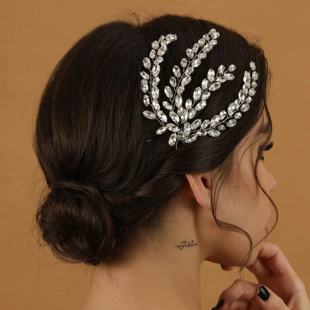 Peigne à cheveux argenté à cristaux pour cérémonie
