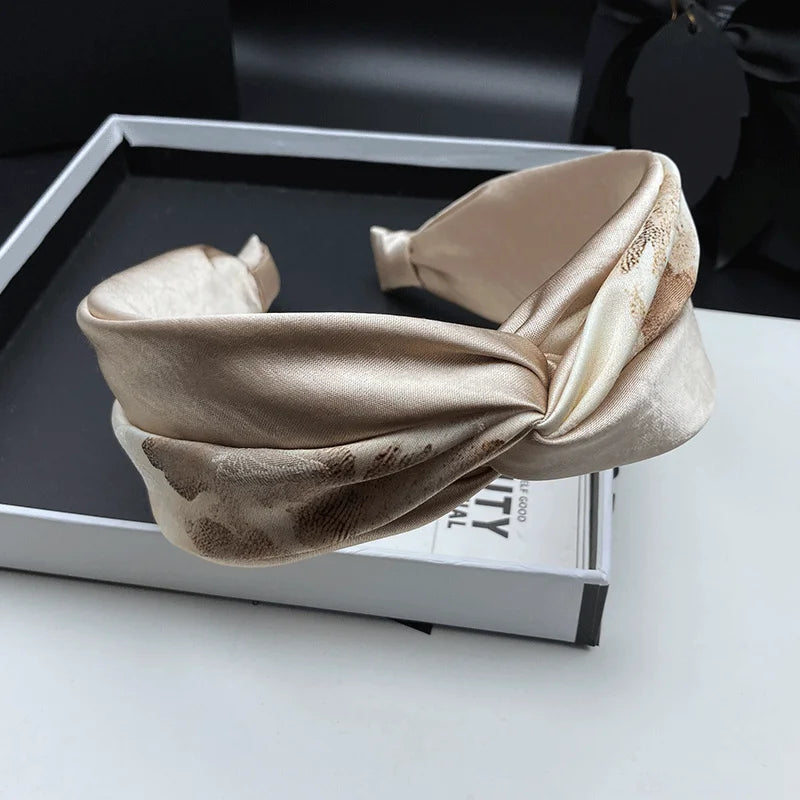 Serre-tête tissu noué en satin beige élégant pour femme