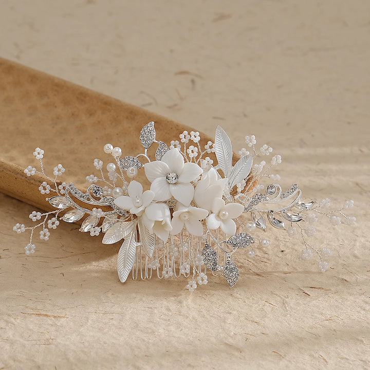 Peigne à cheveux de mariage avec fleurs et perles