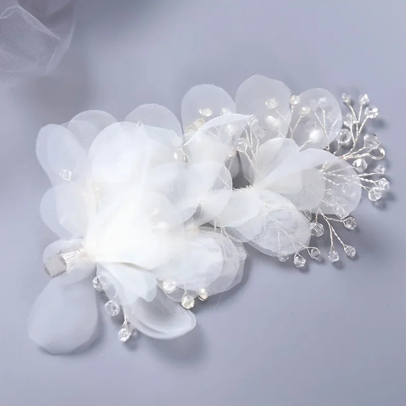 Épingle à cheveux mariage fleurs blanches en tulle