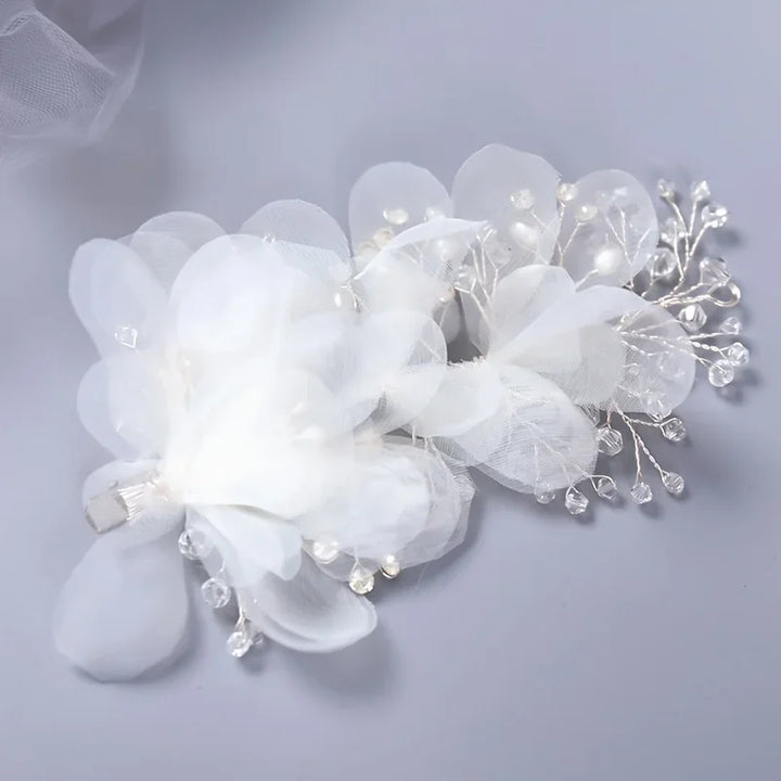 Épingle à cheveux mariage fleurs blanches en tulle