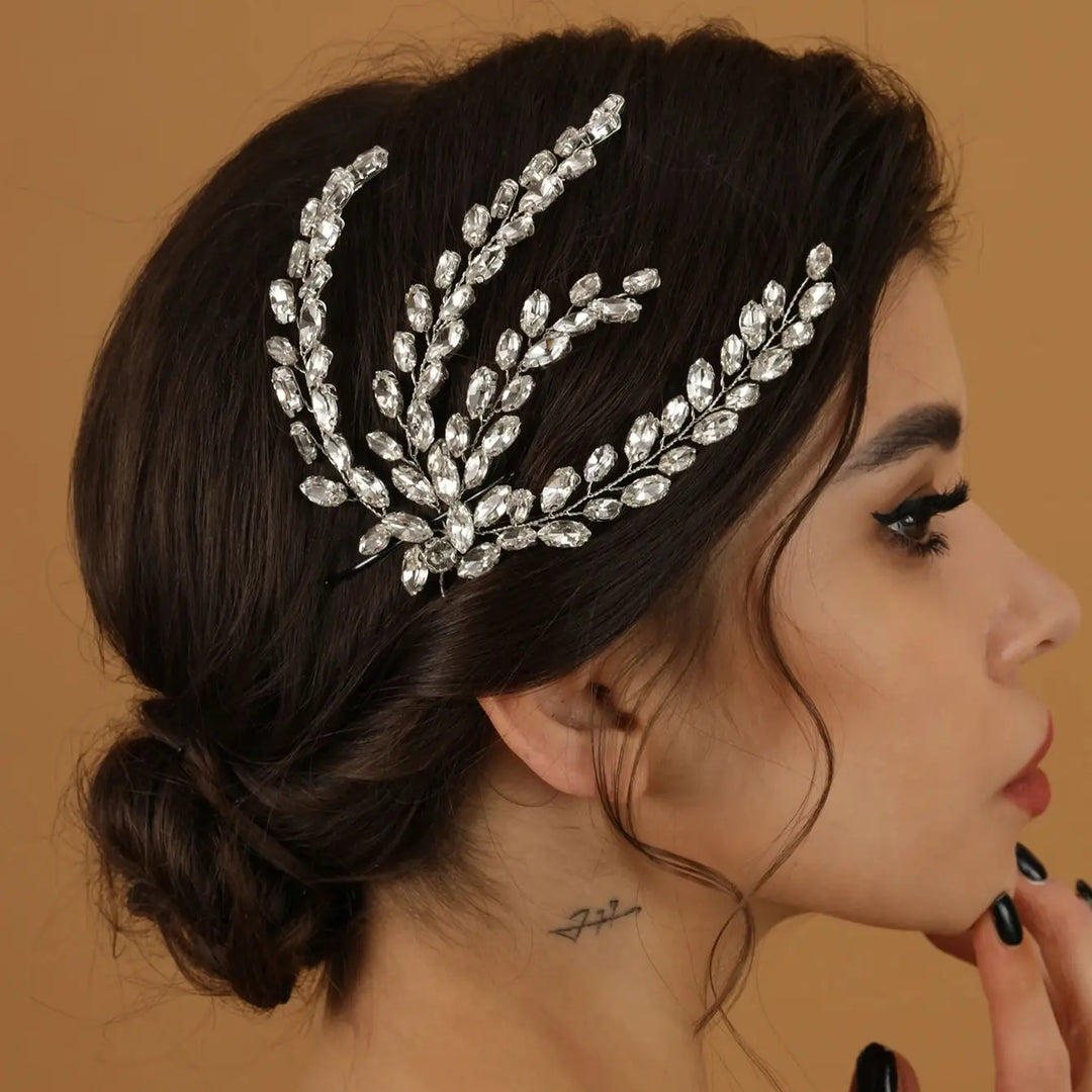 Peigne à cheveux argenté à cristaux pour cérémonie