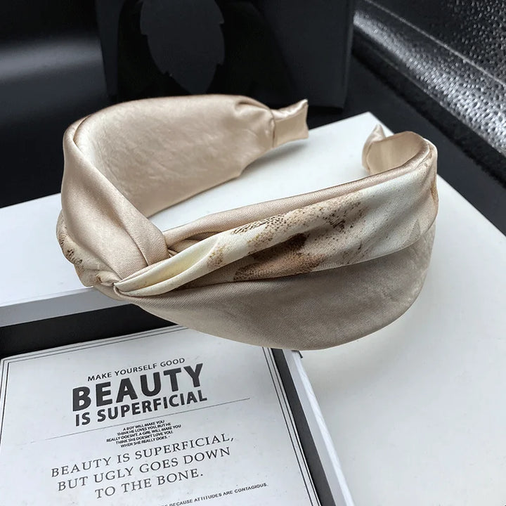 Serre-tête tissu noué en satin beige élégant pour femme