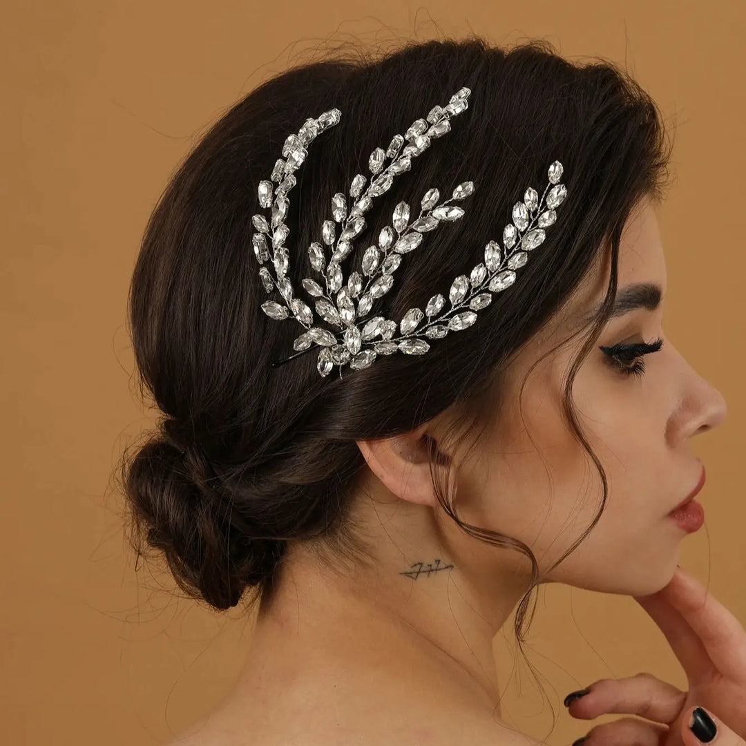 Peigne à cheveux argenté à cristaux pour cérémonie