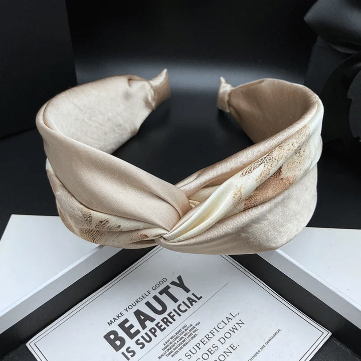 Serre-tête tissu noué en satin beige élégant pour femme