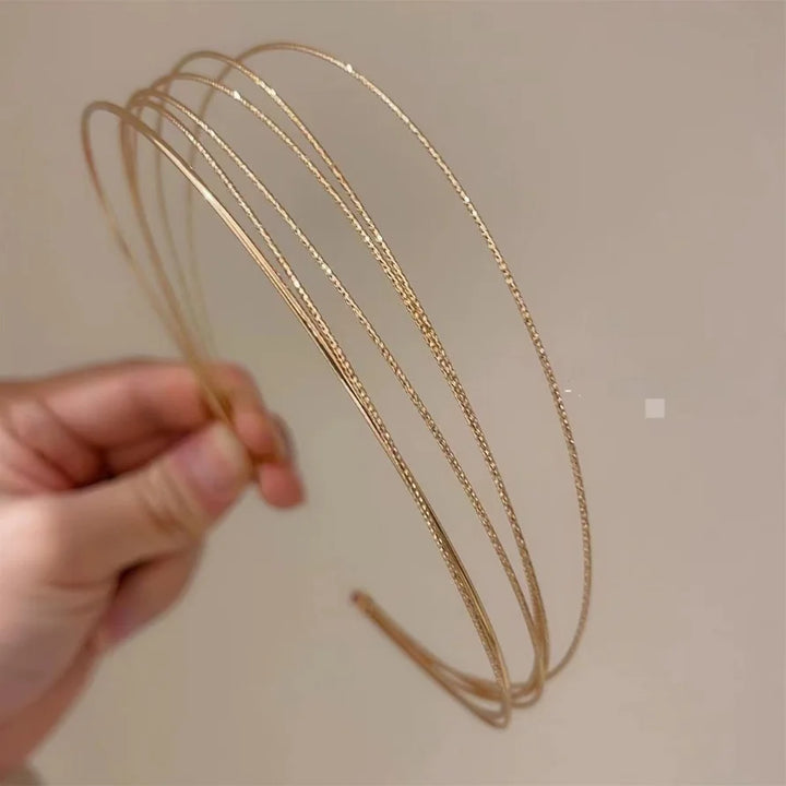Serre-tête fin en métal doré élégant pour femme