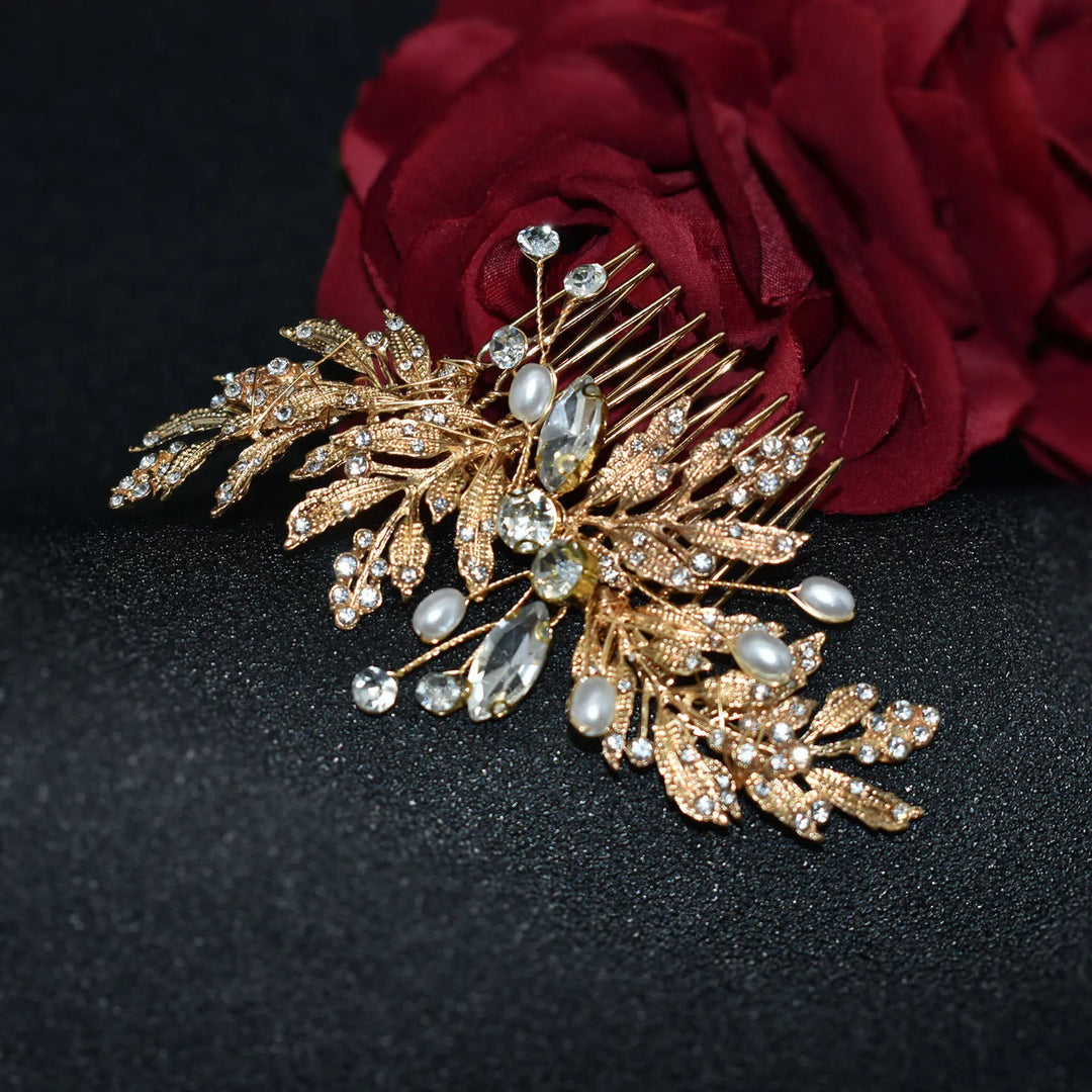Peigne à cheveux doré de mariage avec feuilles et perles 