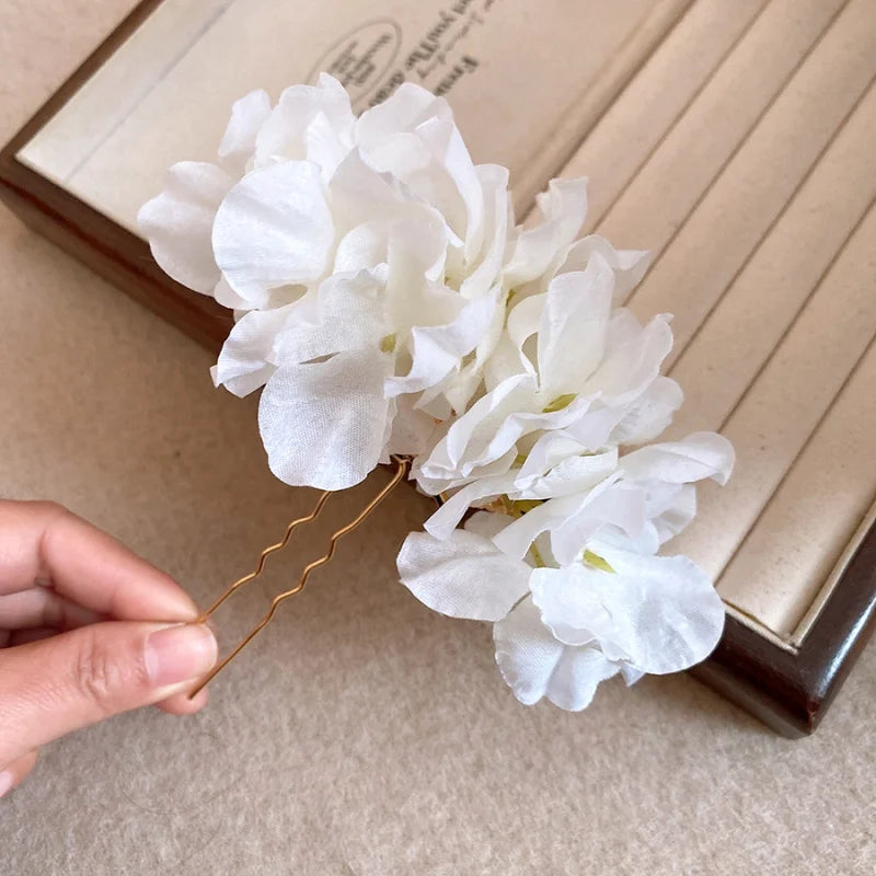 Épingle à cheveux fleurs blanc bohème