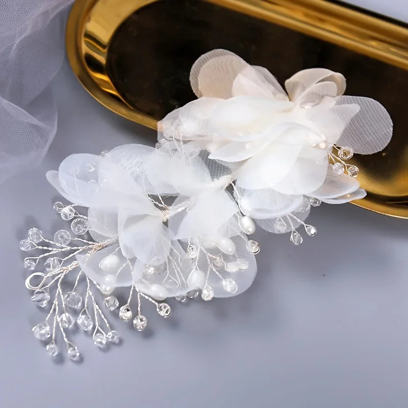 Épingle à cheveux mariage fleurs blanches en tulle